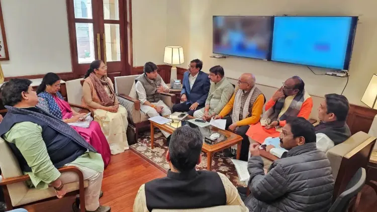 What Did MPs from Madhya Pradesh Discuss with Scindia?