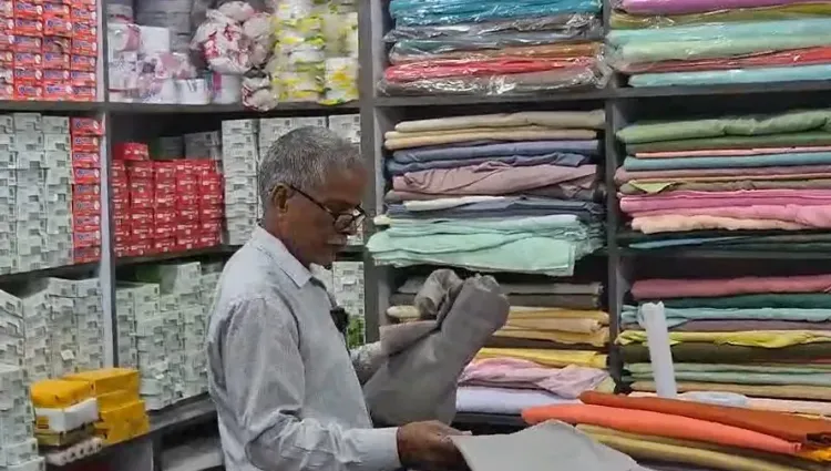 मुद्रा योजना से बदली किस्मत: हजारीबाग के धनेश्वर साव ने ₹5 लाख के लोन से खड़ी कीं तीन दुकानें