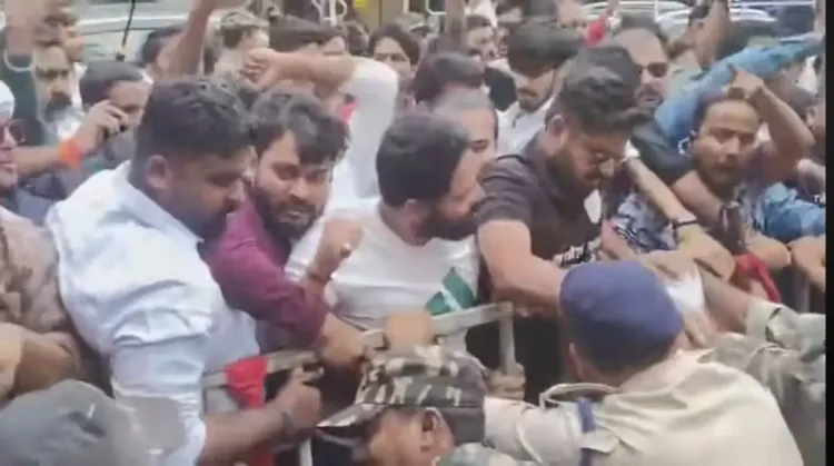 रांची में युवा कांग्रेस का प्रदर्शन: CEC ज्ञानेश कुमार के इस्तीफे की मांग, चुनाव कार्यालय का घेराव