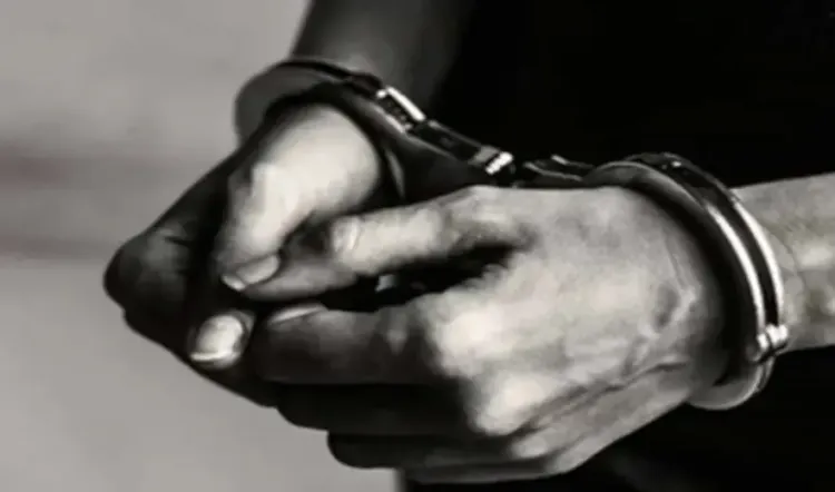 मुंबई पुलिस ने दो साल से फरार मुख्य आरोपी 'पप्पू पेजर' को एयरपोर्ट से किया गिरफ्तार