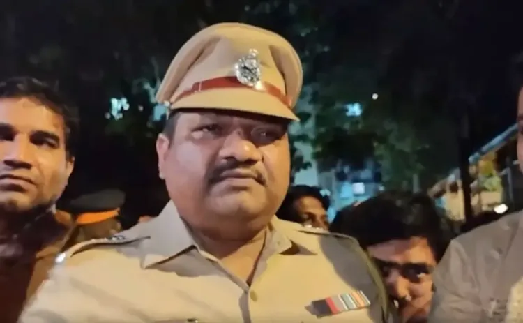 मालाड पूर्व में दो गुटों के बीच हिंसक झड़प: पुलिस ने किया बल प्रयोग