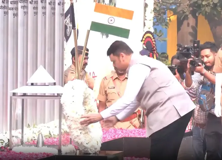 How does Mumbai commemorate its martyrs and citizens on the anniversary of the 26/11 terror attack?