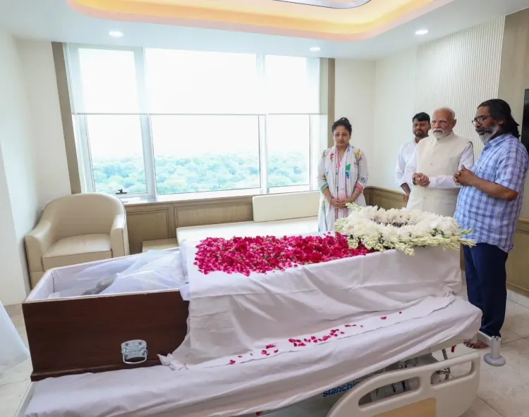 What Did PM Modi Say While Paying Tribute to Shibu Soren at Ganga Ram Hospital?