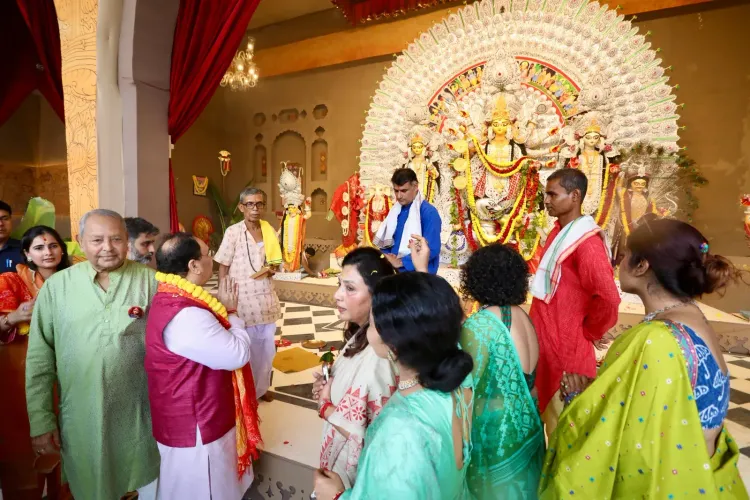 Nadda offers prayers at GK-2 Durga Puja pandal on Navratri