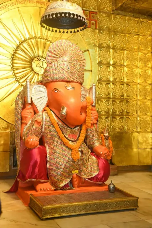 Nadda Offers Prayers at Jaipur's Moti Dungri Ganesh Temple