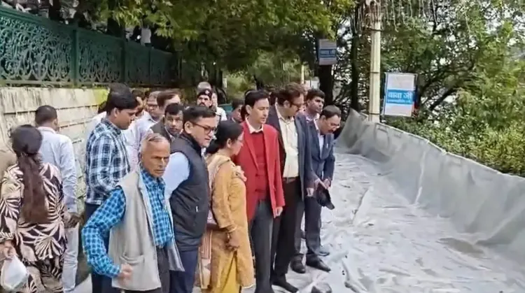 क्या नैनीताल में भारी बारिश से माल रोड का एक हिस्सा धंस गया?