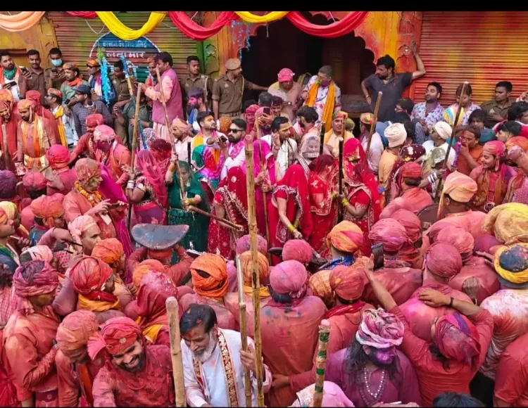 बरसाना में लठामार होली: नंदगांव के हुरियारों पर प्रेम की बौछार
