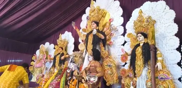 क्या नासिक में 1954 से निरंतर हो रही गांधीनगर सार्वजनिक दुर्गा पूजा कला और संस्कृति का अनूठा संगम है?