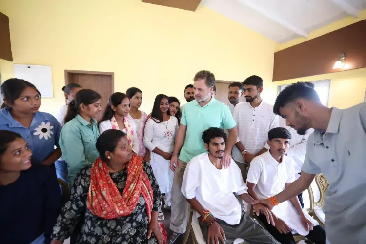 राहुल गांधी ने नासिक में आदिवासी छात्रों से की मुलाकात, शिक्षा और छात्र कल्याण की समस्याएं सुनीं