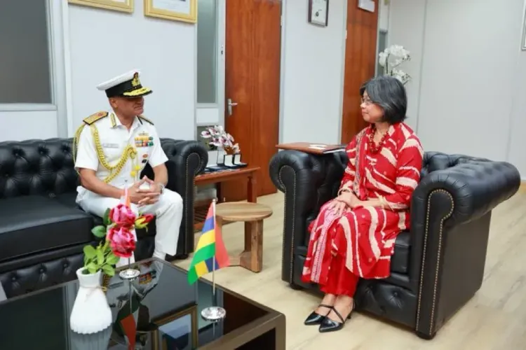 नौसेना प्रमुख एडमिरल स्वामीनाथन की मॉरीशस यात्रा: समुद्री सुरक्षा व EEZ निगरानी पर अहम बातचीत