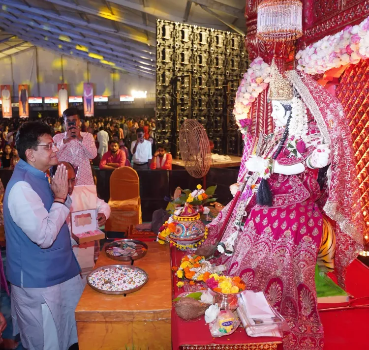 क्या केंद्रीय मंत्री पीयूष गोयल ने नवरात्रि पर मुंबई के मंदिरों में दर्शन पूजन किया?