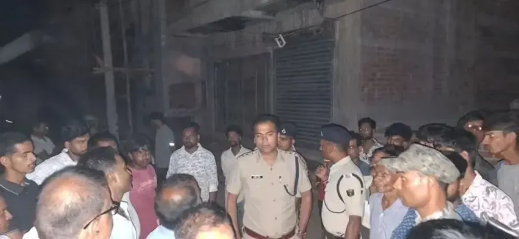 नवादा में सर्राफ से ₹9,000 और चाबियाँ लूट, पीछा करने पर अपराधियों ने चलाई गोली