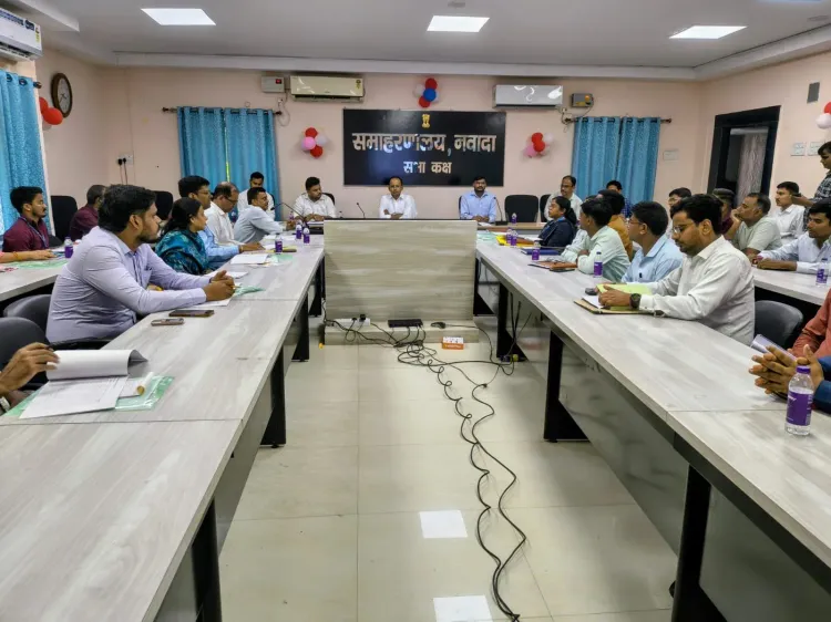 नवादा DM रवि प्रकाश ने बैंकों को ऋण वितरण बढ़ाने के दिए सख्त निर्देश, DLCC-DLRC बैठक में वित्तीय समावेशन की समीक्षा