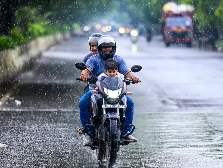 दिल्ली-एनसीआर में सावन के पहले सोमवार पर येलो अलर्ट, 4 अगस्त को हल्की से मध्यम बारिश के आसार