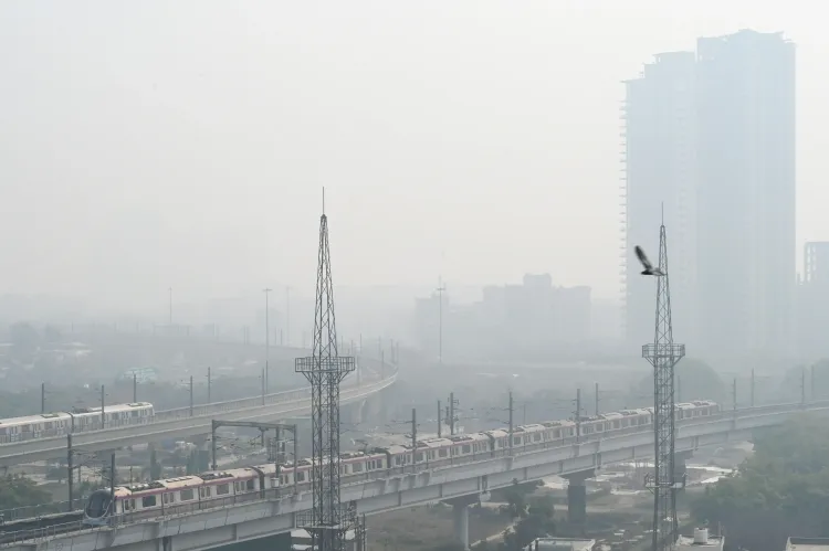 दिल्ली-एनसीआर में गर्मी का बढ़ता असर, वायु गुणवत्ता 'रेड जोन' के निकट