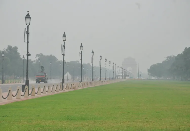 क्या एनसीआर में ठंड का असर बढ़ रहा है, स्मॉग और फॉग से सामना कैसे करें?