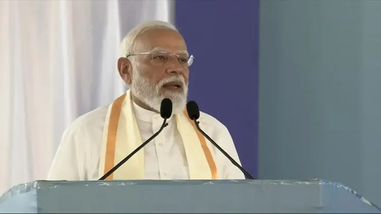 प्रधानमंत्री मोदी ने मछुआरों को मुख्यधारा से जोड़ने के लिए नई नीतियों की घोषणा की