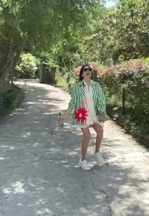 Neena Gupta's hot pants vacation video: 'Buddhi hoon toh kya?'
