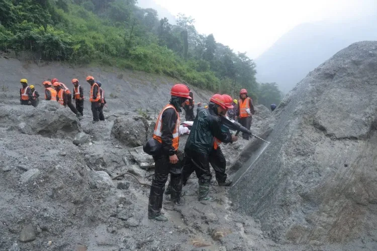 नेपाल के रसुवा हाइड्रोपावर सुरंग से 4 भारतीय नागरिक बचाए गए, 287 अभी भी लापता