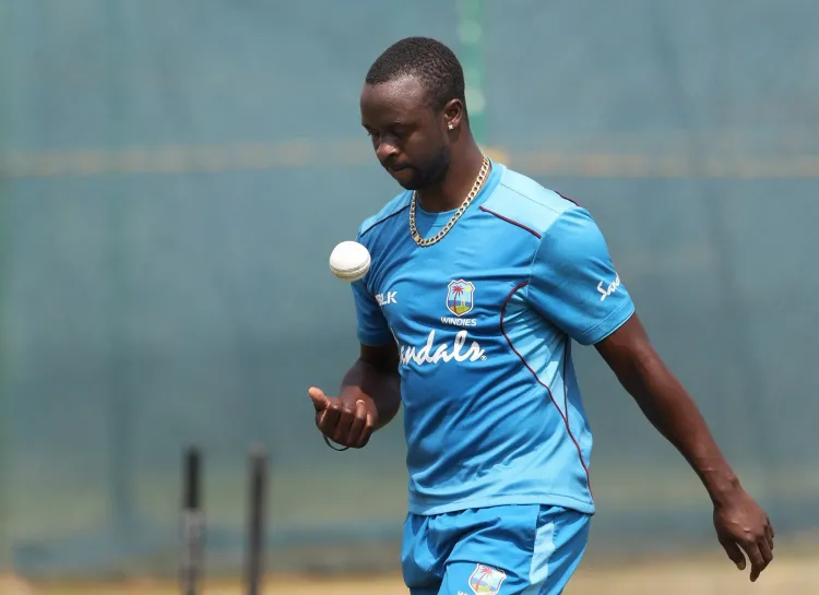 क्या न्यूजीलैंड के खिलाफ टेस्ट सीरीज के लिए वेस्टइंडीज की टीम में रोच और हॉज की वापसी हुई है?