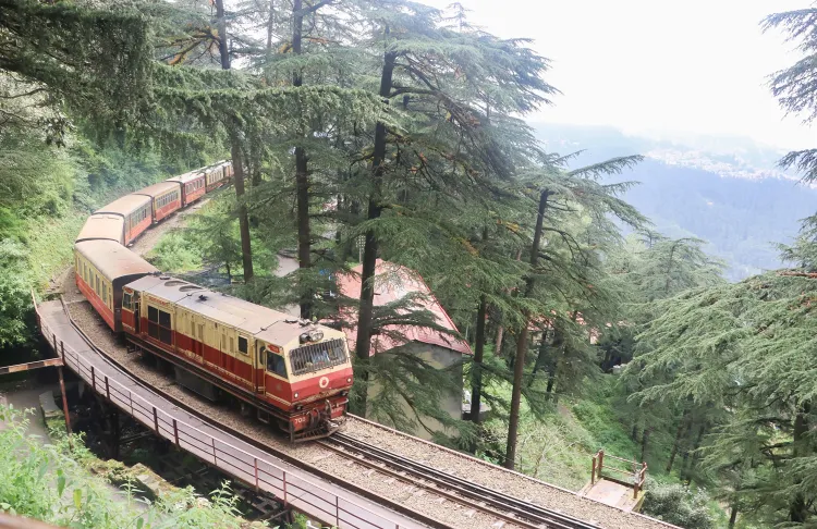 क्या एनएफआर ने गुवाहाटी-सैरांग रूट पर यात्रियों को राहत देने के लिए क्रिसमस ट्रेनें चलाने की घोषणा की?