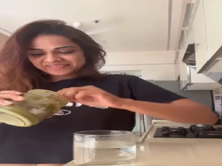 क्या निया शर्मा ने अपने मॉर्निंग रूटीन का राज़ साझा किया?
