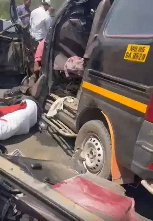 Tragic Dumper Truck Collision Claims Nine Lives in Mumbai's Kalyan