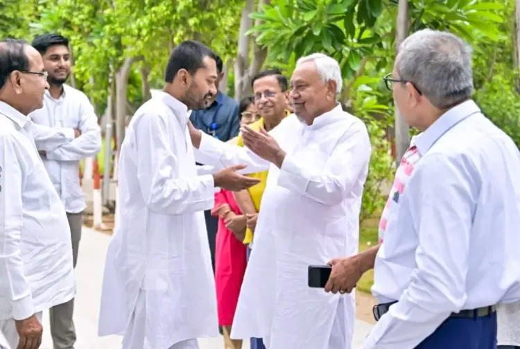 निशांत कुमार की सद्भाव यात्रा: पटना से चंपारण रवाना, नीतीश के कार्यों को जन-जन तक पहुंचाने का संकल्प