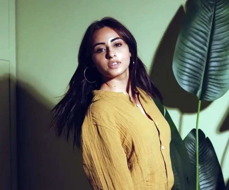 How has Niyatii Fatnani's role in 'Rose Garden' enhanced her skills as an actress?
