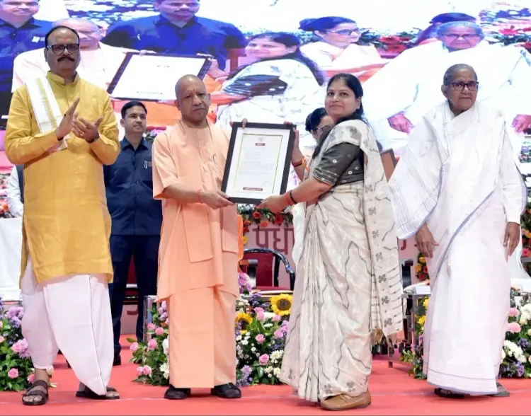 नियुक्ति के बाद शिक्षकों से पैसे माँगे तो जेल होगी: CM योगी ने 3,567 शिक्षकों को सौंपे नियुक्ति पत्र