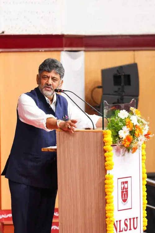 NLSIU दीक्षांत समारोह में CM शिवकुमार की चेतावनी: लोकतंत्र की परीक्षा, संस्थाएं दबाव में