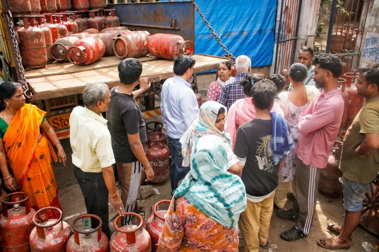 Government Confirms No LPG Shortage Amid Consumer Panic
