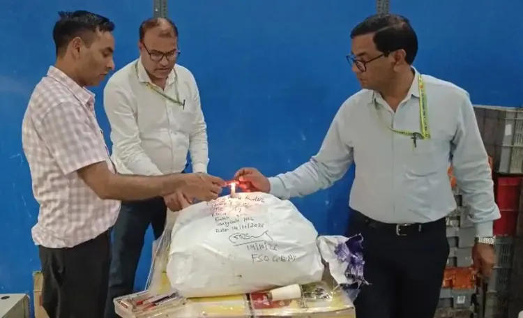 नोएडा खाद्य सुरक्षा छापा: 240 लीटर घी और 18 किलो मिर्च पाउडर सीज, 6 नमूने जाँच को भेजे
