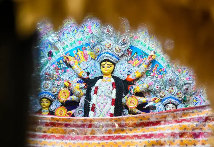 नोएडा में 122 दुर्गा प्रतिमाओं का विसर्जन आज, 20 कृत्रिम तालाब और 2500 पुलिसकर्मी तैनात
