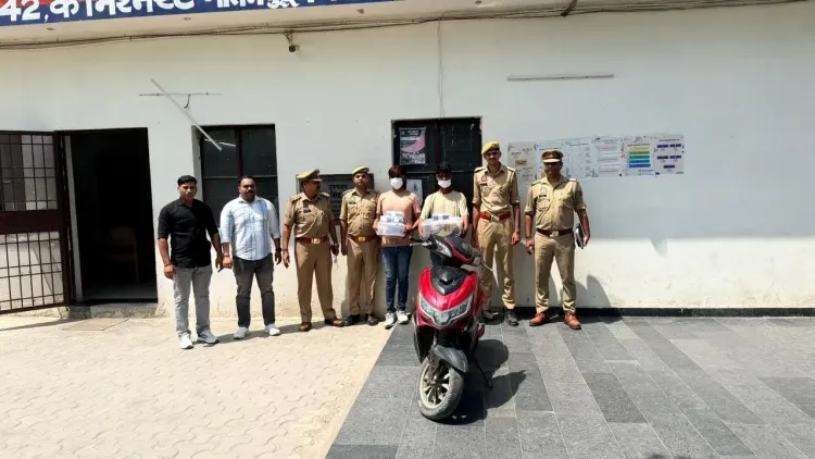 नोएडा में दो शातिर चोर गिरफ्तार: 18 मोबाइल, 2 लैपटॉप और चोरी की इलेक्ट्रिक स्कूटी बरामद