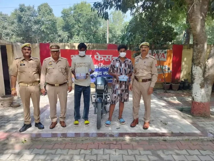नोएडा में मोबाइल स्नैचिंग गिरोह गिरफ्तार: 21 फोन, चोरी की बाइक और दो चाकू बरामद