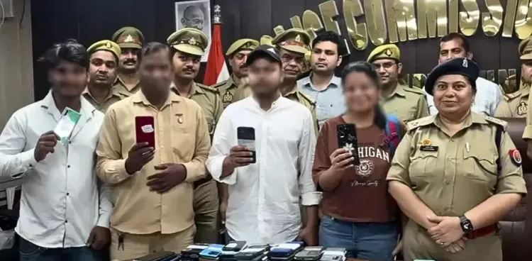 नोएडा पुलिस की शानदार उपलब्धि, 220 गुम मोबाइल फोन वापस किए गए