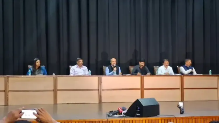नोएडा में उच्च स्तरीय समिति की बैठक: श्रमिकों के वेतन में वृद्धि और हिंसा पर सख्त कार्रवाई