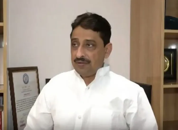 नृपेंद्र मिश्रा का बयान: सपा और कांग्रेस का कड़ा जवाब, प्रशासनिक निर्णय पर सवाल उठाए