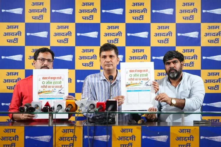 दिल्ली ओ-जोन कॉलोनियों को बचाने के लिए 'आप' का हस्ताक्षर अभियान, संसद में कानून की माँग