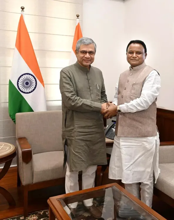 Odisha CM Majhi meets Railway Minister Vaishnaw in New Delhi