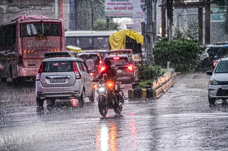 ओडिशा में 48 घंटे का रेड अलर्ट: अत्यधिक भारी बारिश की चेतावनी, दिल्ली-एनसीआर में 2-3 दिन शुष्क मौसम