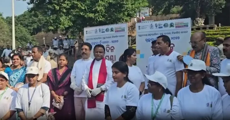 उदयगिरि-खंडगिरि में CM माझी ने की सफाई, भुवनेश्वर को टॉप स्वच्छ शहर बनाने का संकल्प