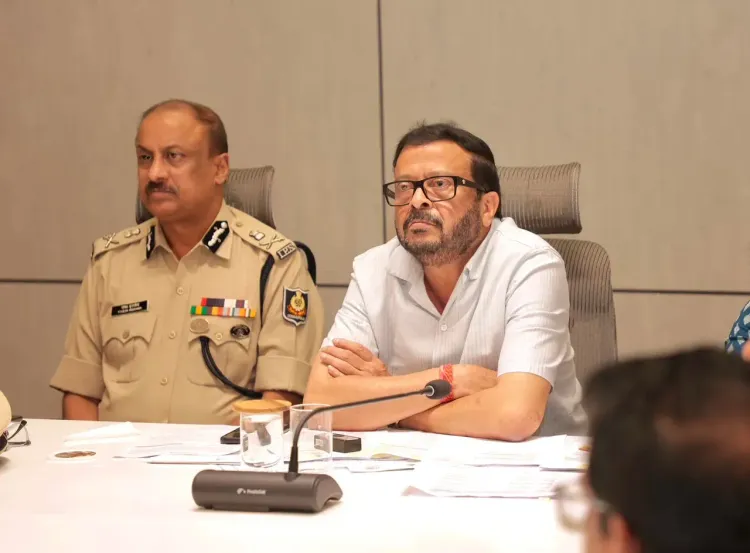 ओडिशा बाढ़ 2025: मंत्री सुरेश पुजारी ने की उच्च-स्तरीय समीक्षा, बैतरणी-जलका नदियाँ खतरे के निशान से ऊपर