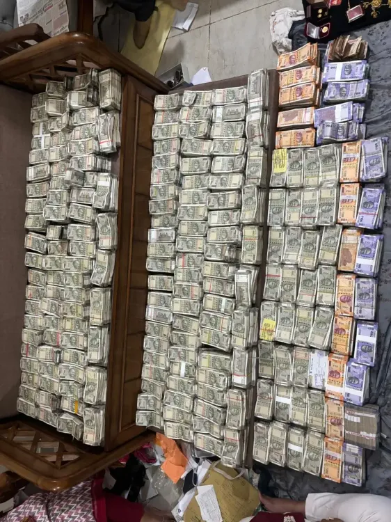 ओडिशा विजिलेंस की बड़ी कार्रवाई: खनन उप निदेशक के आवास से बरामद हुए 4 करोड़ रुपये और सोने के आभूषण