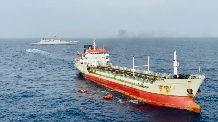 ओमान की खाड़ी में भारतीय नौसेना ने युद्धपोतों की संख्या बढ़ाई, भारतीय शिप्स की सुरक्षा कर रही है