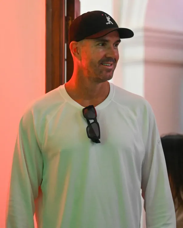 Kevin Pietersen open to mentoring England Test side ahead of Ashes