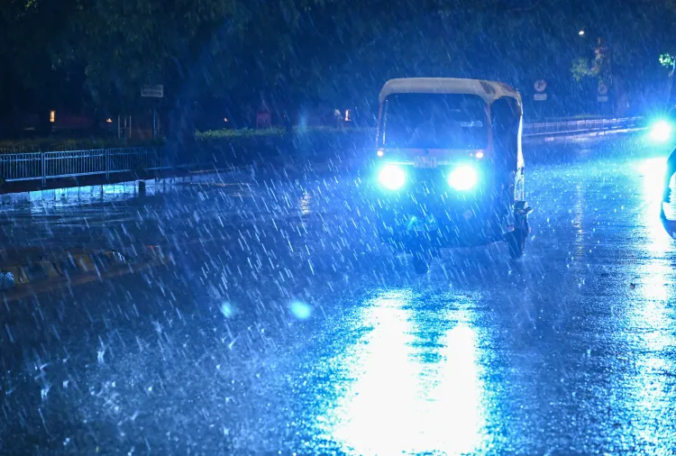 Delhi Faces Overcast Weather and Strong Winds After Storm; IMD Issues Orange Alert