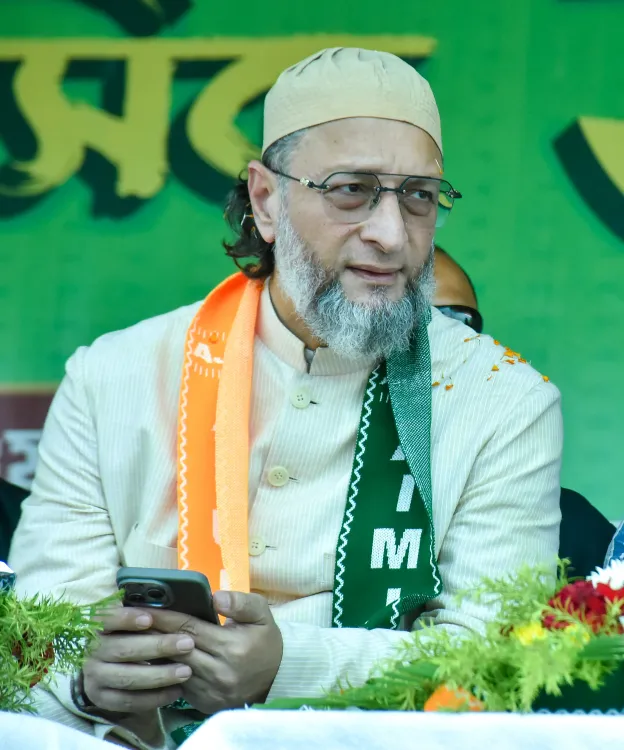 ओवैसी ने ममता बनर्जी से पूछा, मुसलमानों को राजनीतिक नेतृत्व क्यों नहीं मिला?