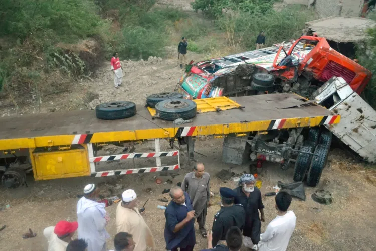 What Happened in Pakistan: 10 Dead, 60 Injured in Sindh Road Accidents?